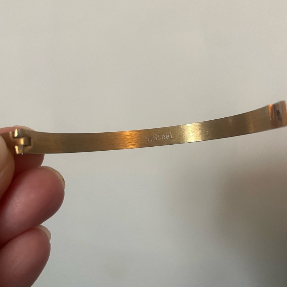 Gold Clasp Love Bracelet - Designer Style Women Jewelry - Picture 4 of 5